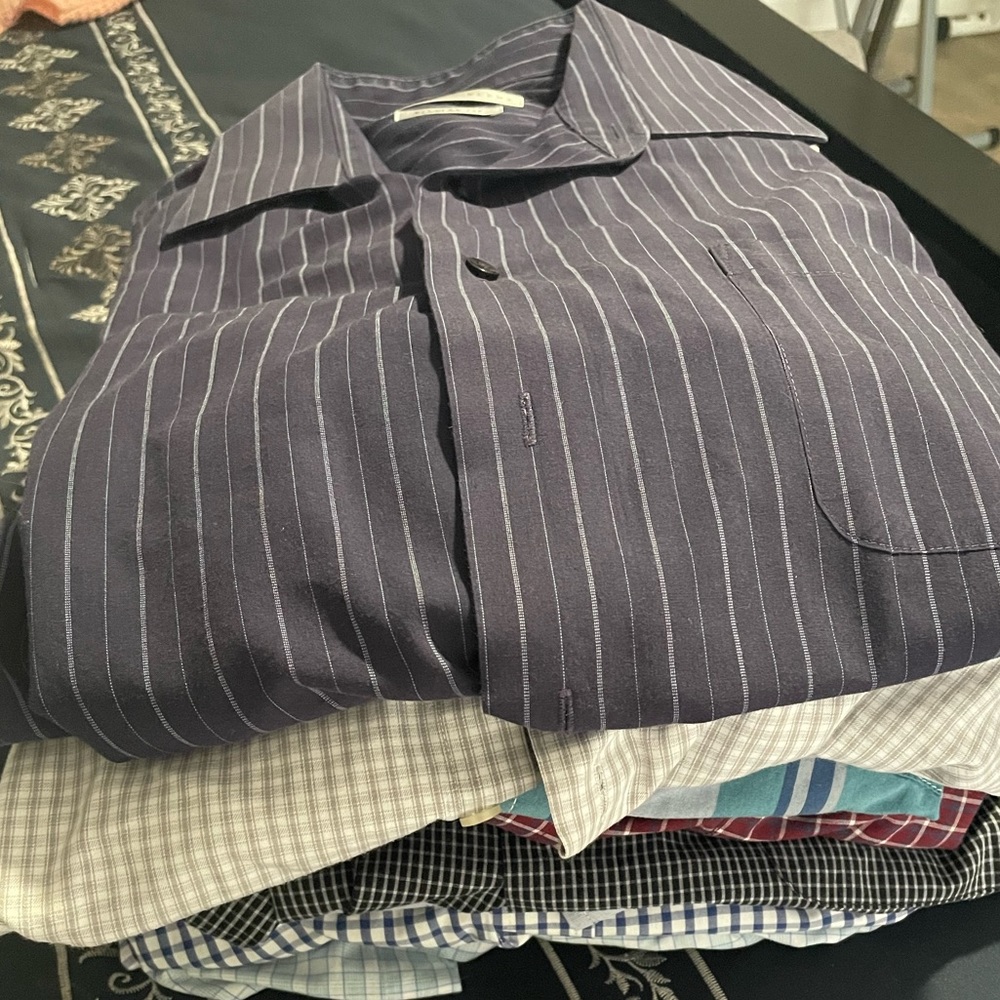 Men’s bundle of 10  long sleeved shirt bundle in great condition.